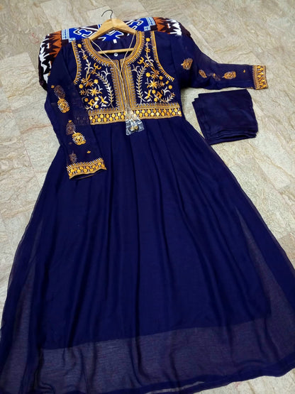Front sequence embroidered neckline and sleeves elegant maxi