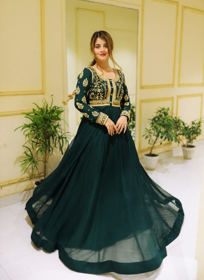 Front sequence embroidered neckline and sleeves elegant maxi