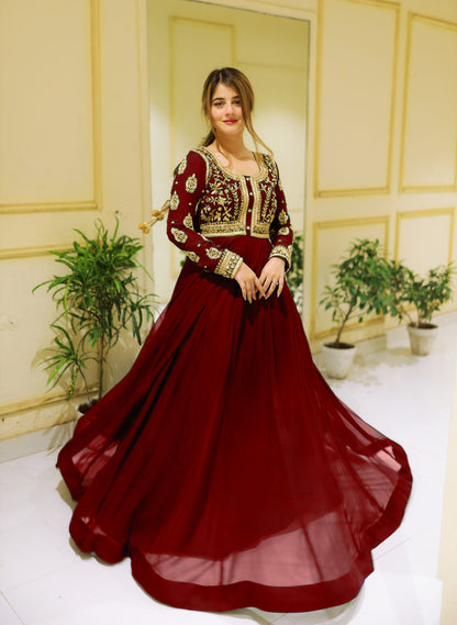 Front sequence embroidered neckline and sleeves elegant maxi